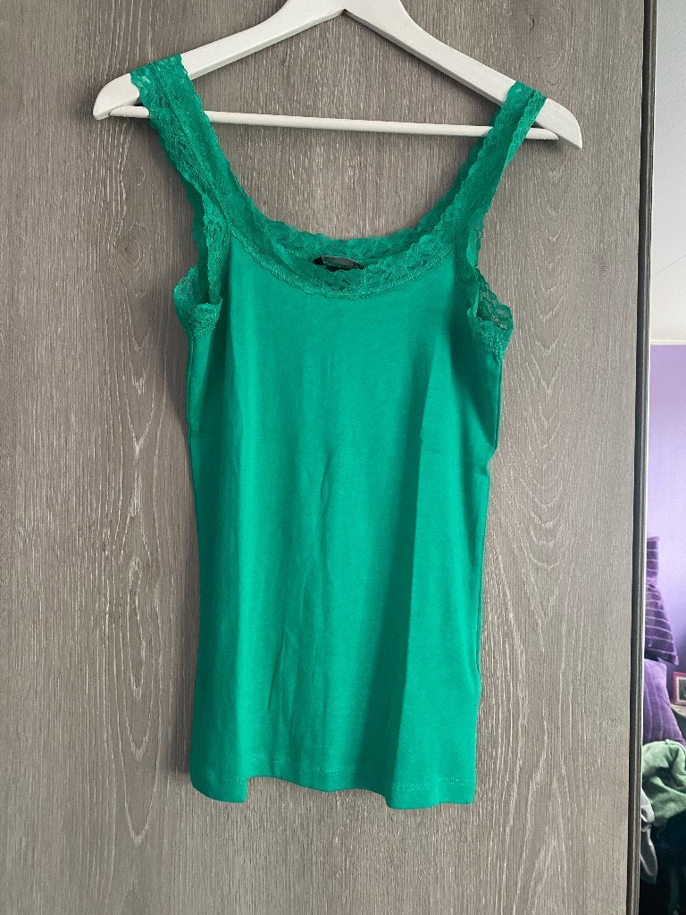 nieuw groene top met kant, Maat 38/40 (M), Nieuw, Ophalen of Verzenden, Groen