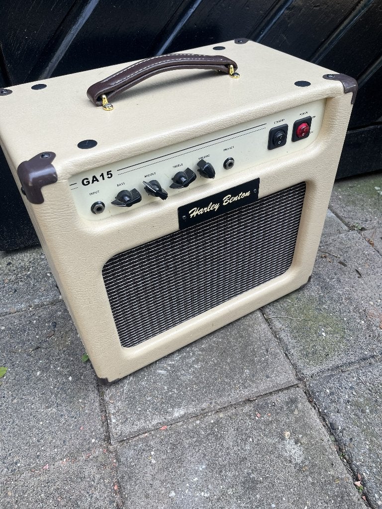 Harley Benton GA15 buizenversterker met Celestion 10 inch, Muziek en Instrumenten, Versterkers | Bas en Gitaar, Ophalen, Gebruikt