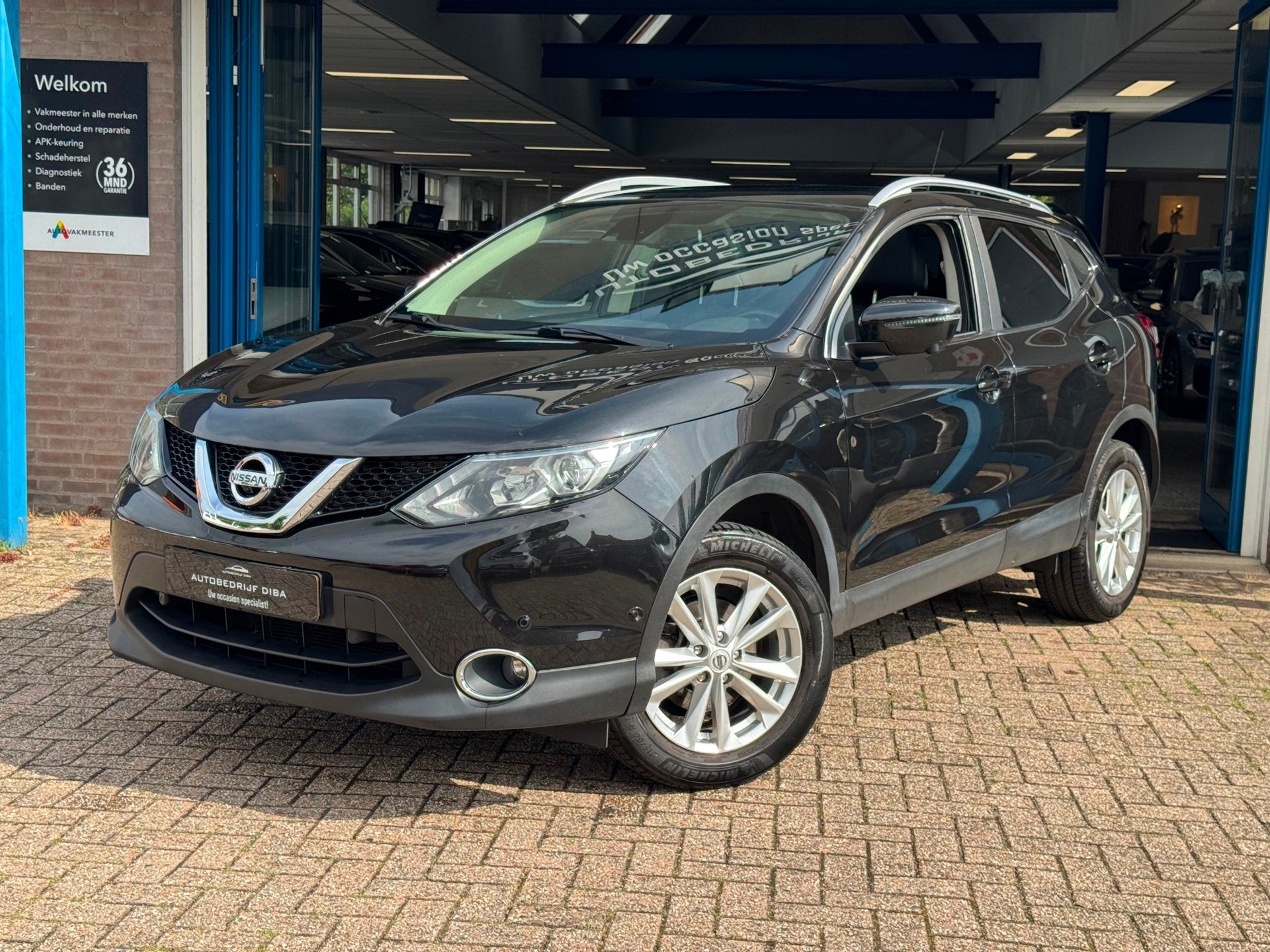 Nissan Qashqai 1.2 Acenta 2015 NAVI CLIMA LEDER CAMERA NAP, Auto's, Voorwielaandrijving, Gebruikt, Zwart, 4 cilinders