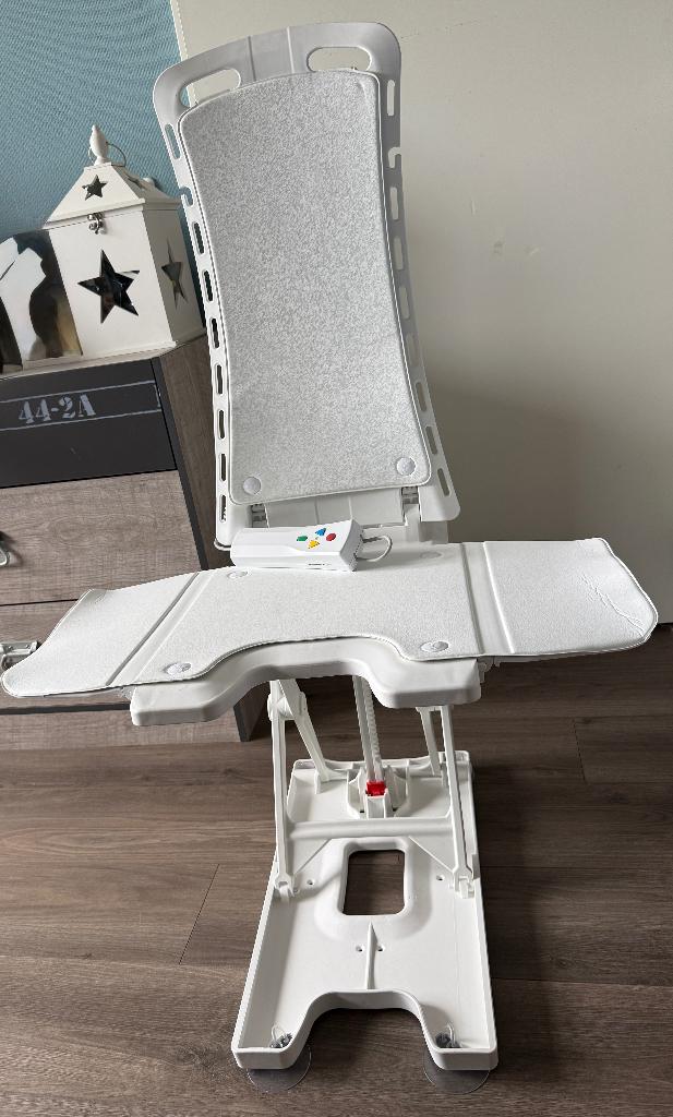 Badlift Bellavita met bekleding wit - ongebruikt, Ophalen, Nieuw