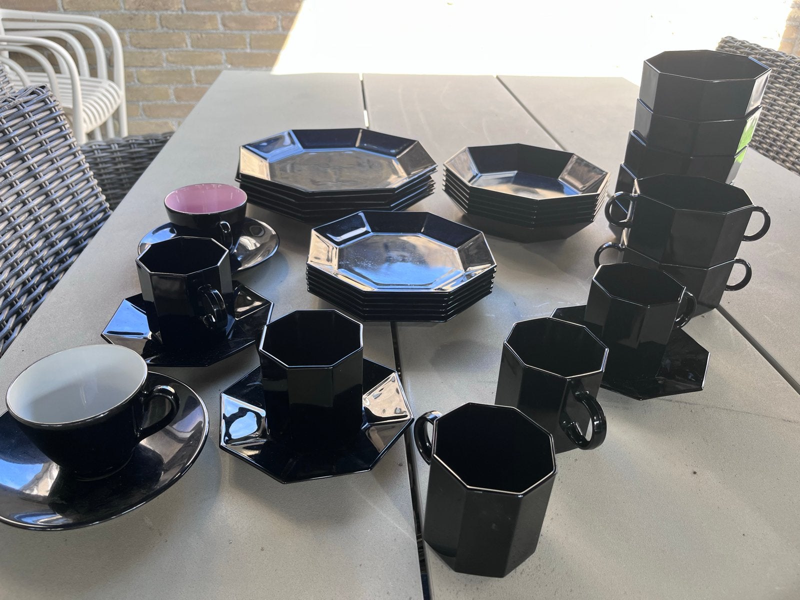 Zwart servies - Borden, kopjes en schotels, Huis en Inrichting, Ophalen, Gebruikt, Keramiek, Modern