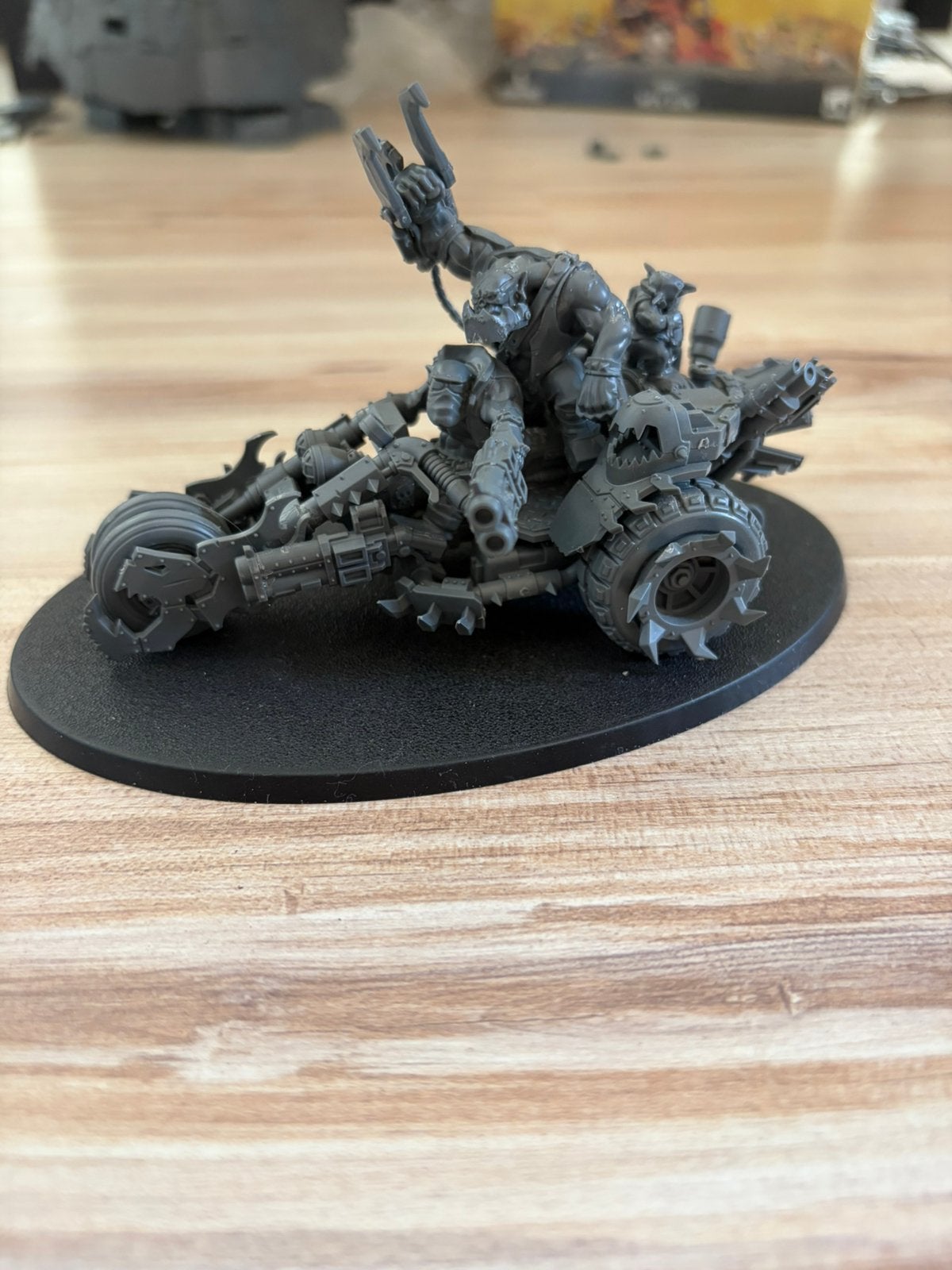 Warhammer 40k orks ork defkilla wartrike bare plastic, Ophalen of Verzenden, Zo goed als nieuw, Warhammer 40000, Figuurtje(s)