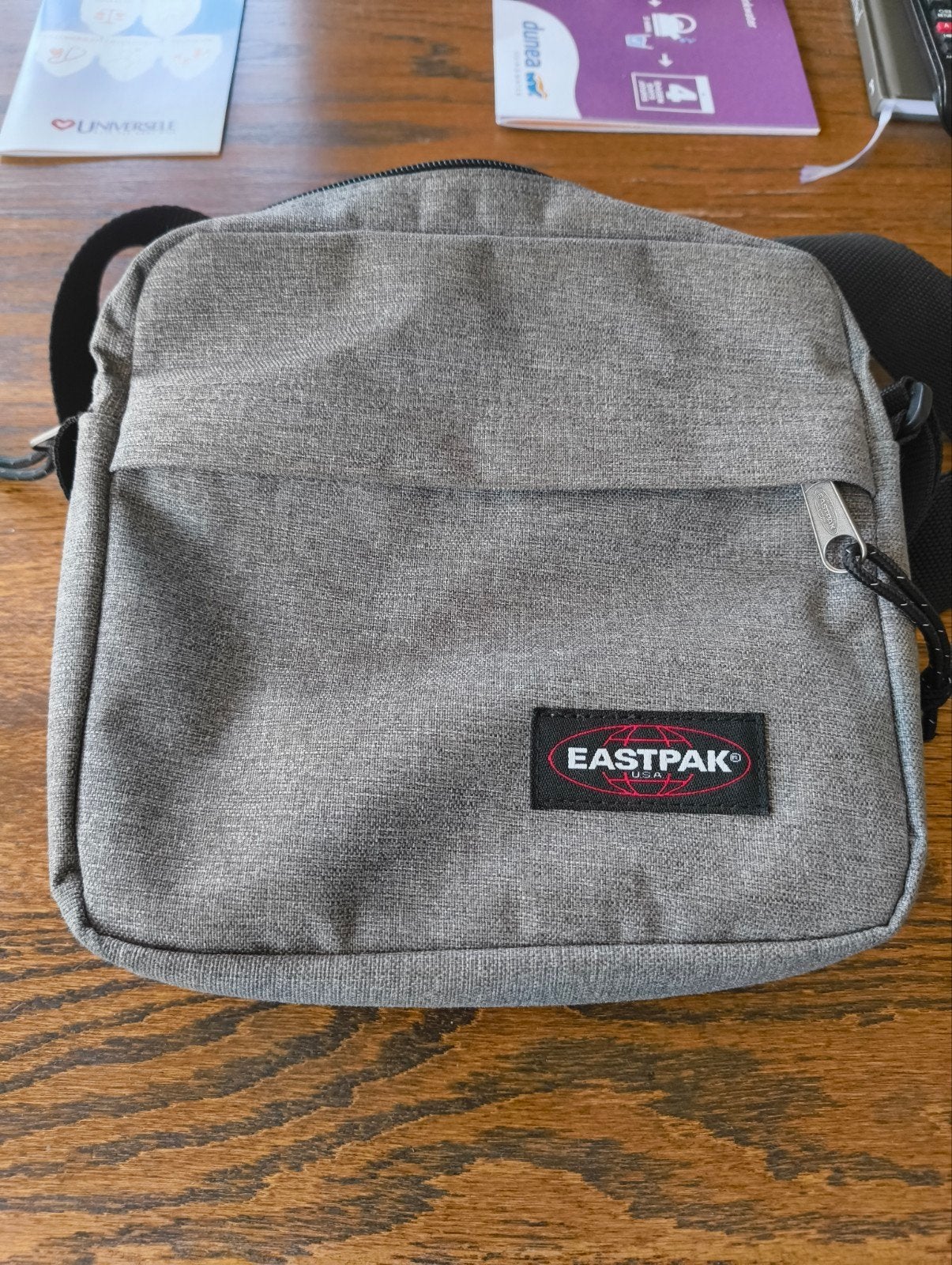Eastpak schoudertas (the bigger one), Ophalen of Verzenden, Zo goed als nieuw, Schoudertas, Minder dan 30 cm