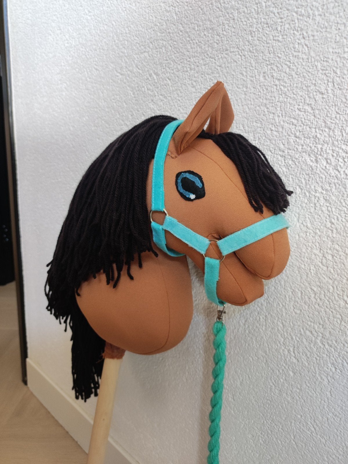 Hobbyhorse bruin met turquoise halster, Ophalen of Verzenden, Nieuw, Jongen of Meisje