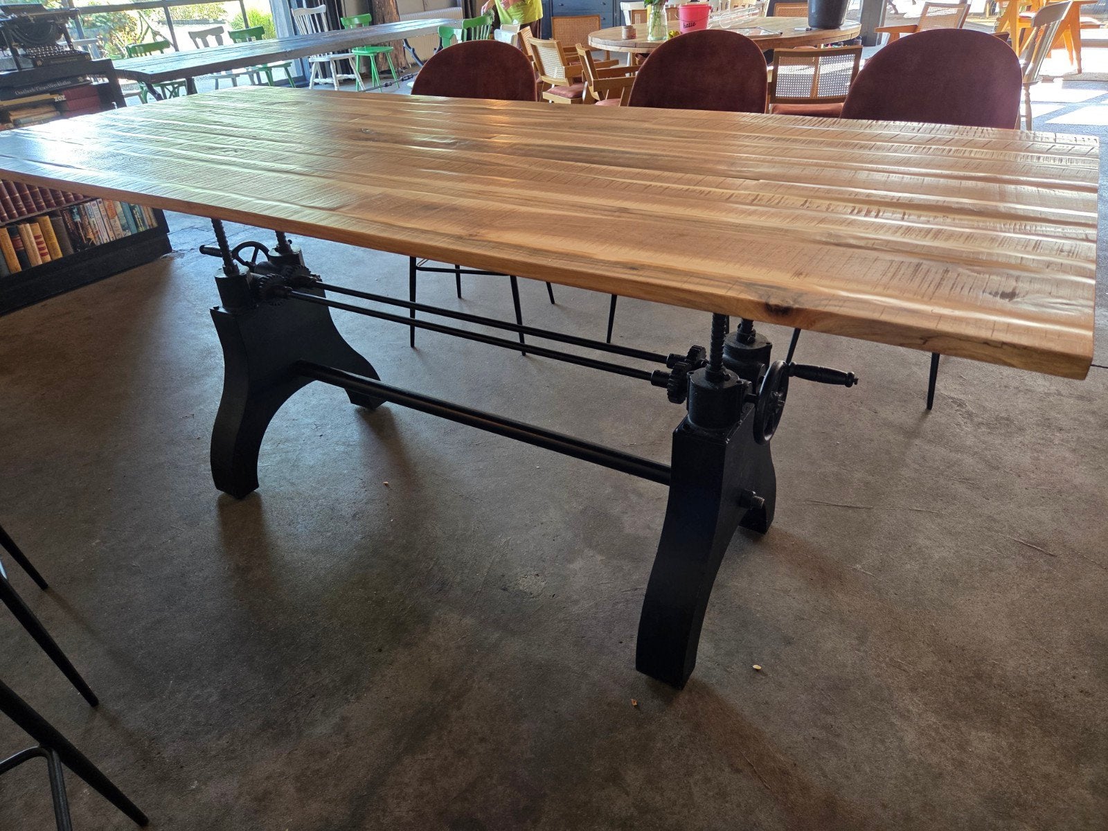 Industriële in hoogte verstelbare tafel, 240x100x2,5 cm, Ophalen, 200 cm of meer, 50 tot 100 cm, Vijf personen of meer