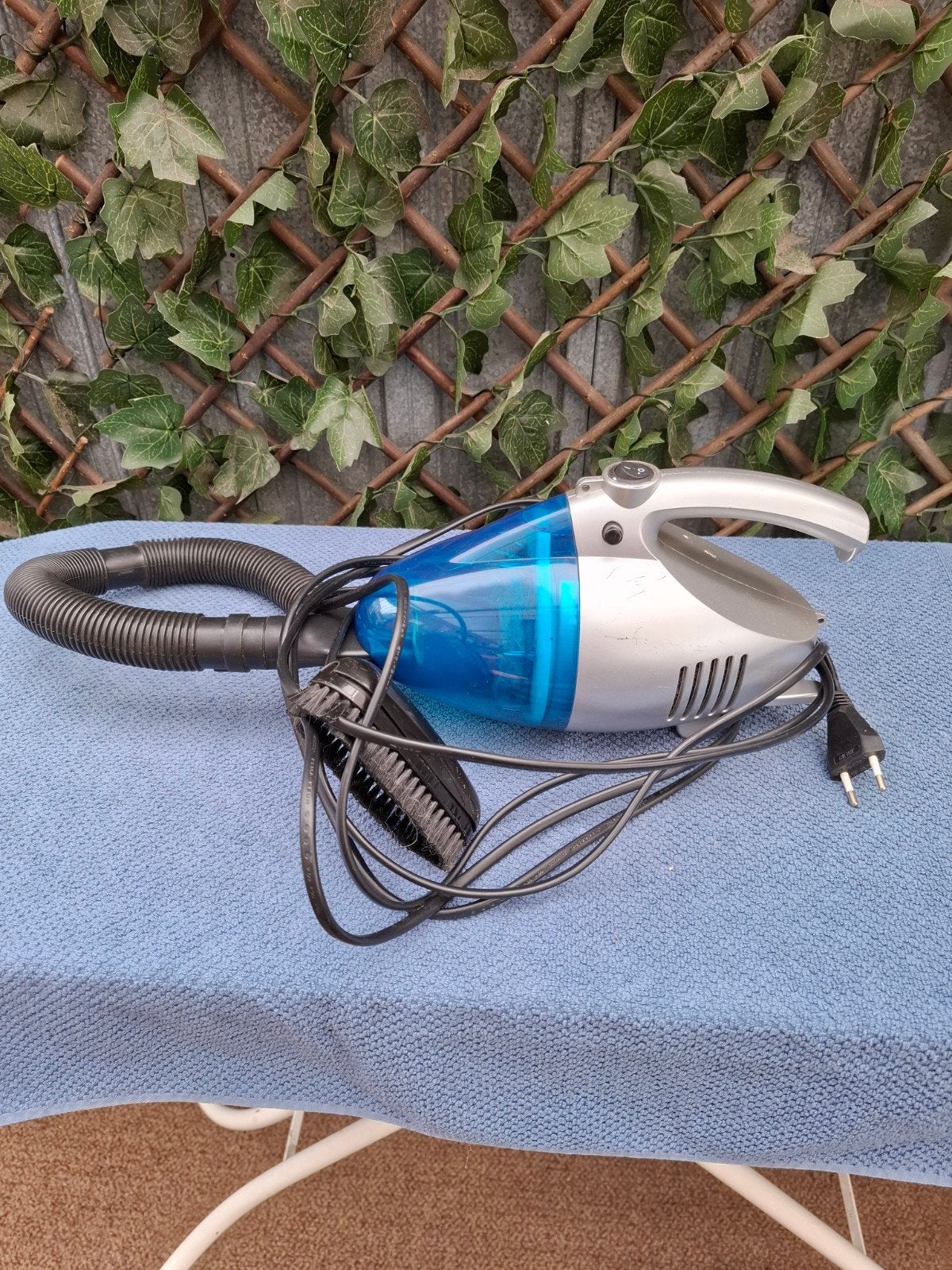 220V Autostofzuiger - Krachtige Reiniging voor je Auto, Gebruikt, Kruimeldief, Ophalen of Verzenden, Minder dan 1200 watt