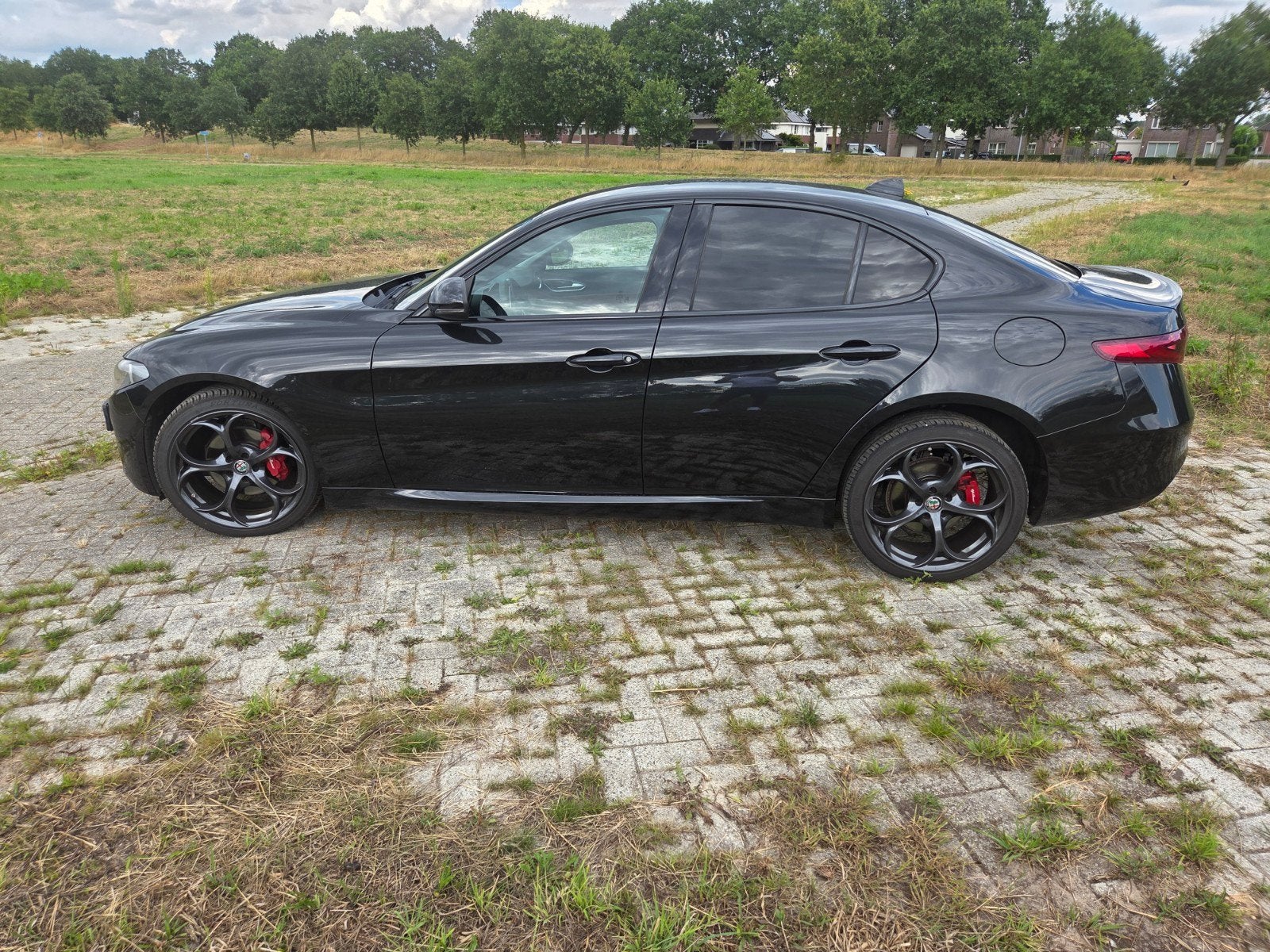 Alfa Romeo Giulia 2.2 JTD 180pk Aut Zwart nw APK, Auto's, Automaat, 745 kg, Achterwielaandrijving, 1440 kg