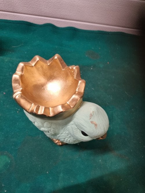beeld kuiken met gouden eihouder, Verzamelen, Beelden en Beeldjes, Ophalen of Verzenden