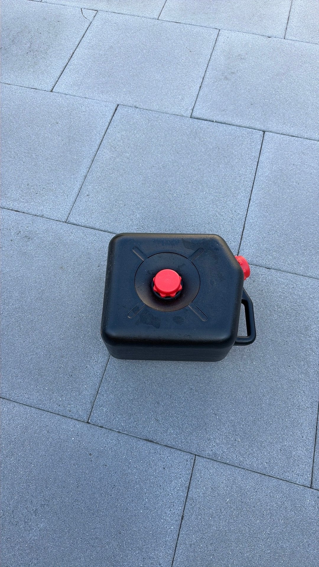 Vuil water tank, Ophalen, Zo goed als nieuw