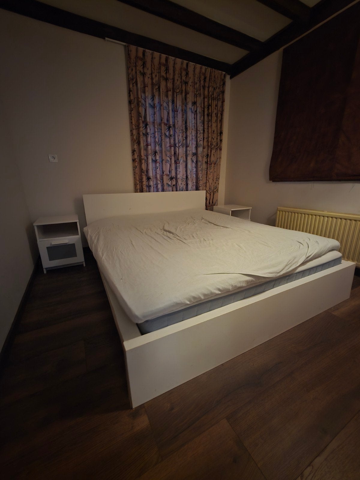 MALM bed 160x200 met 2 nachtkastjes en matras (excl. topper), Gebruikt, Wit, Tweepersoons, Ophalen of Verzenden