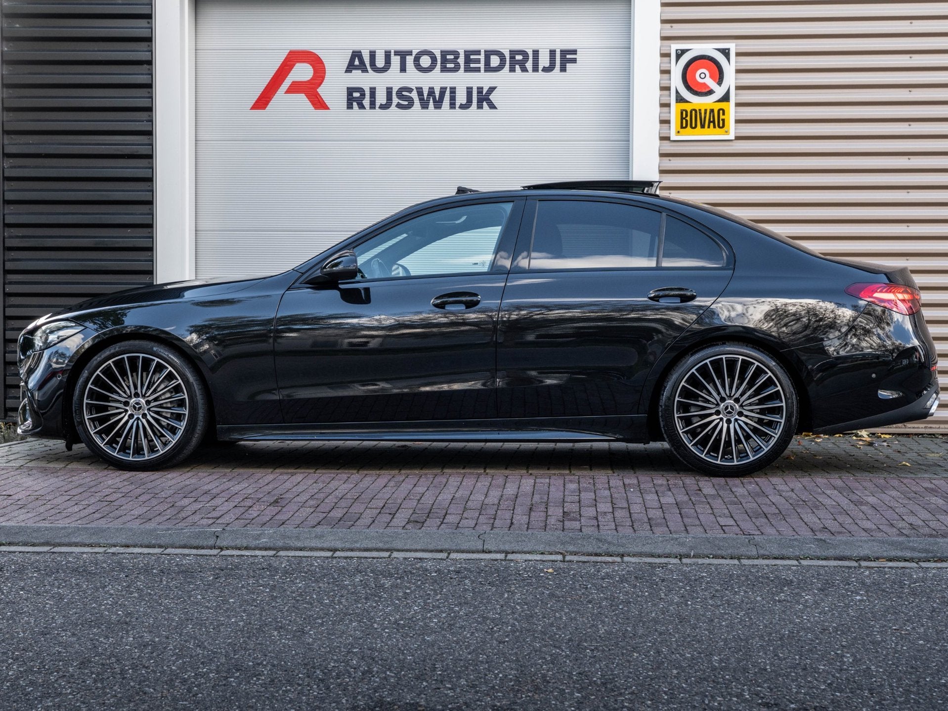 Mercedes-Benz C-klasse 180 AMG Pano/Camera/Keyless/Sfeer/Bli, Auto's, Automaat, Euro 6, 4 cilinders, Zwart