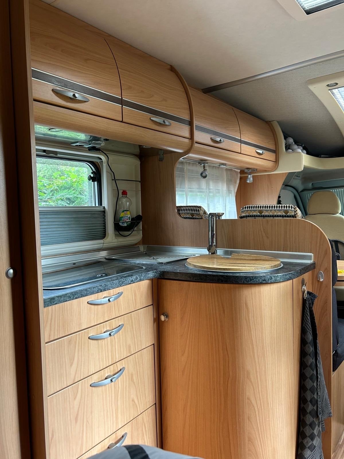 Camper:Burstner Solano T 615 - Compact & kompleet, Caravans en Kamperen, Standaard zit, Fiat, 6 tot 7 meter, Tot en met 3