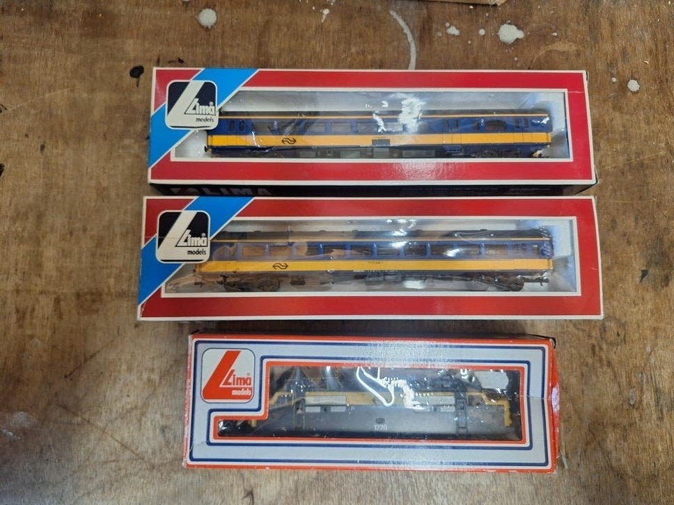 Vintage Lima NS 1220 Locomotief met 2 NS Rijtuigen in dozen, Gelijkstroom, Ophalen of Verzenden, NS, Lima