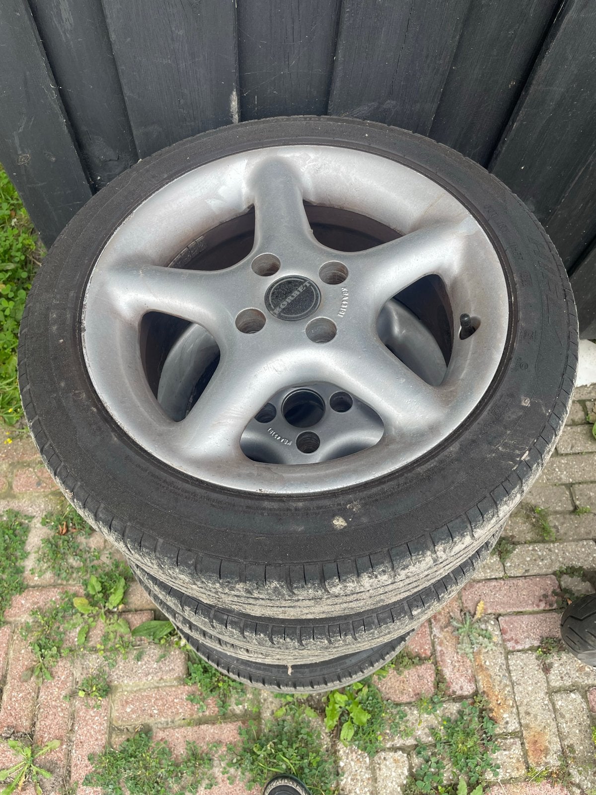 Velgen 4x100 met banden (2 nieuw, 2 aan vervanging toe), Ophalen of Verzenden, Gebruikt
