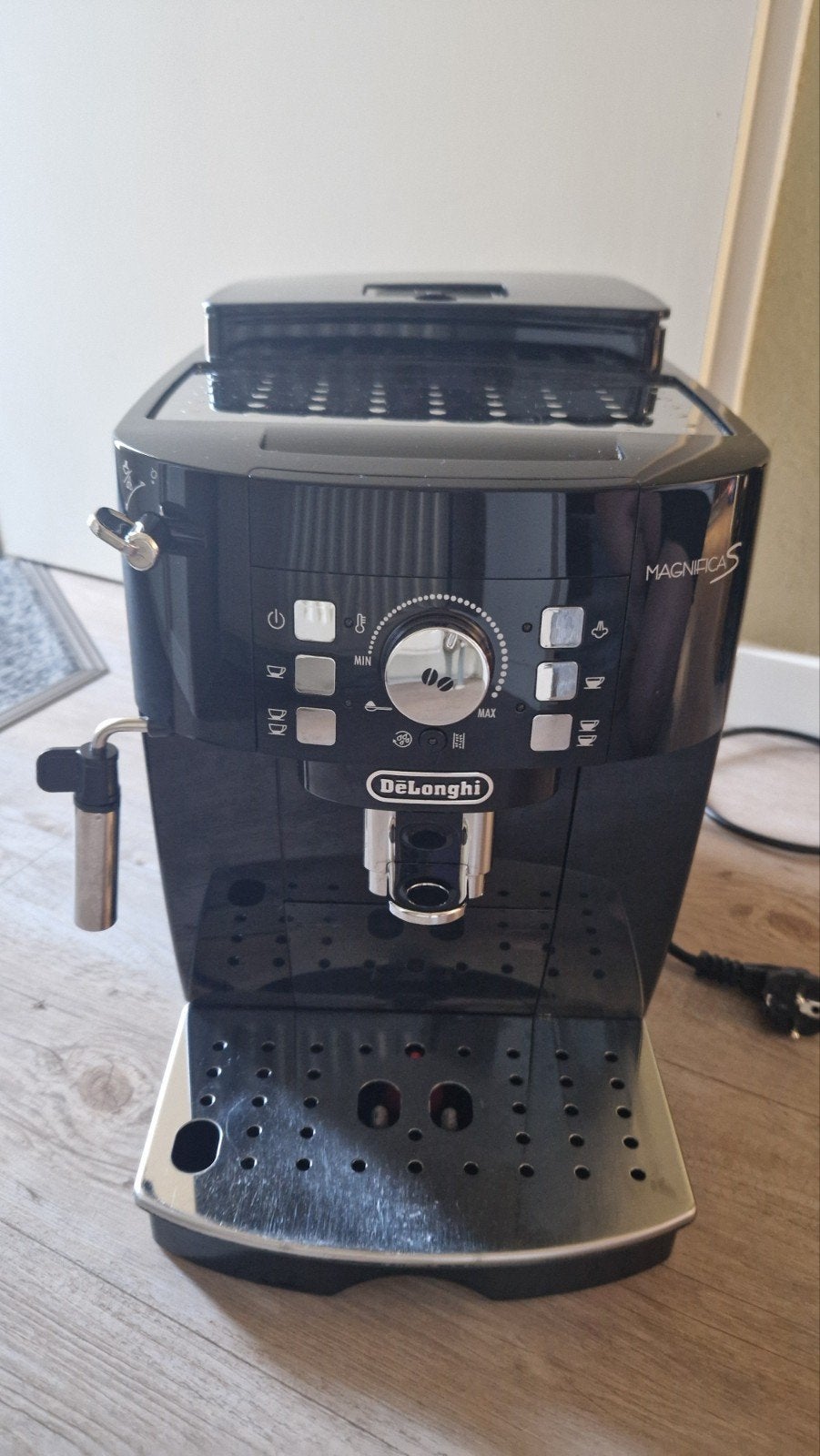 De'Longhi Magnifica S volautomatische espressomachine  Zwart