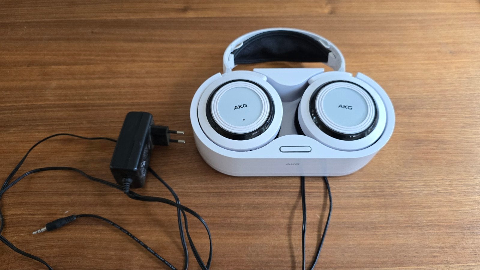 AKG K935 Draadloze Hoofdtelefoon met Oplaadstation, Gebruikt, AKG, Ophalen of Verzenden, Wit
