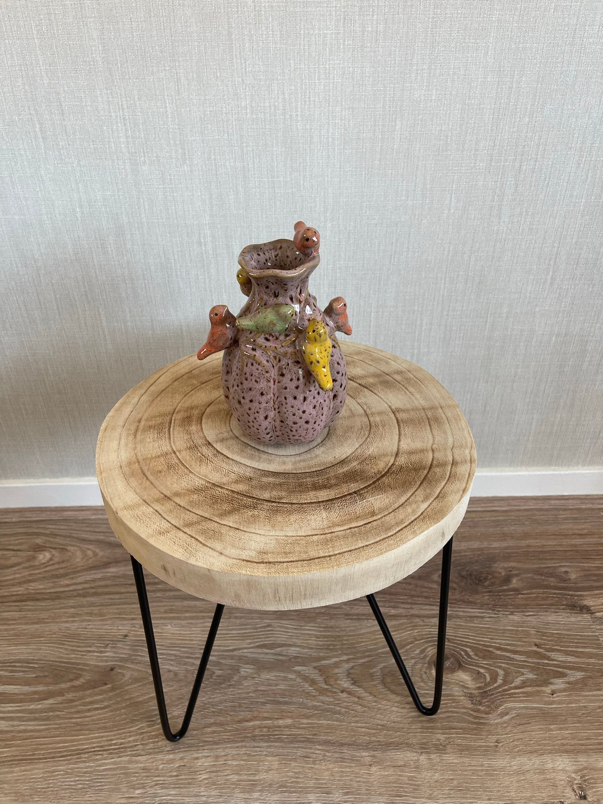 Decoratieve vaas met vogeltjes, Huis en Inrichting, Woonaccessoires | Vazen, Ophalen of Verzenden, Zo goed als nieuw, Steen/keramiek