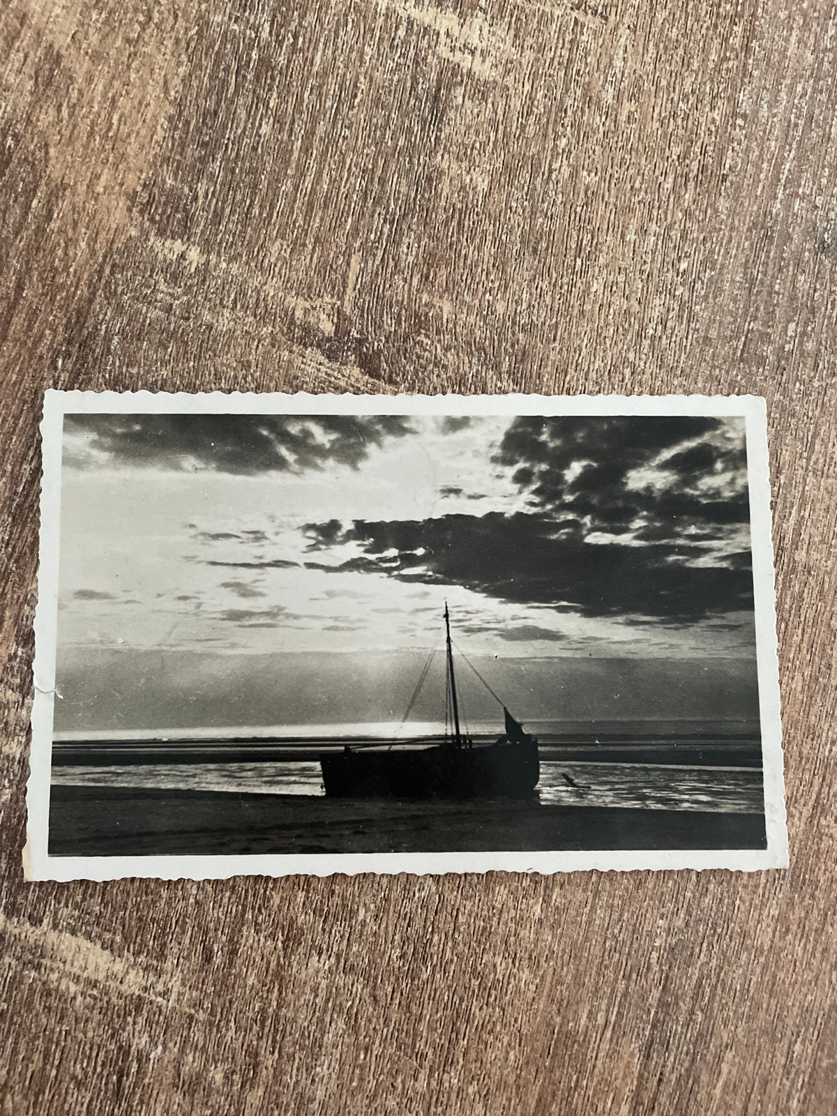 Oude postkaart Wenduine - Vissersboot bij zonsondergang, Verzamelen, Ophalen of Verzenden, 1940 tot 1960, Gelopen, West-Vlaanderen