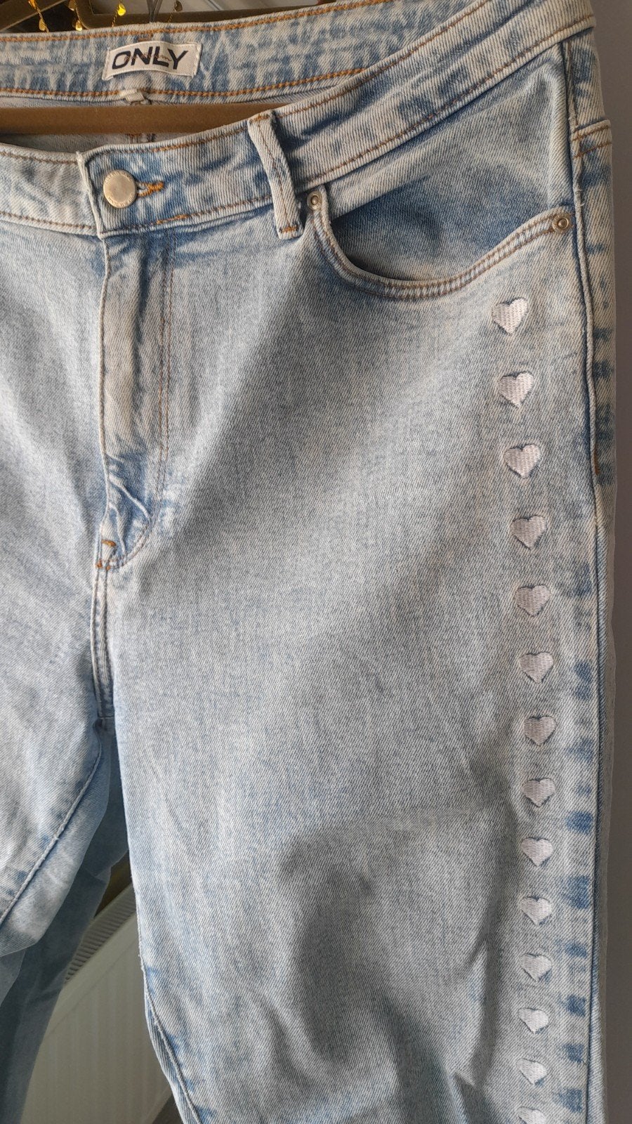 ONLY spijkerbroek met witte hartjes, Kleding | Dames, Blauw, Ophalen of Verzenden, ONLY, W30 - W32 (confectie 38/40)