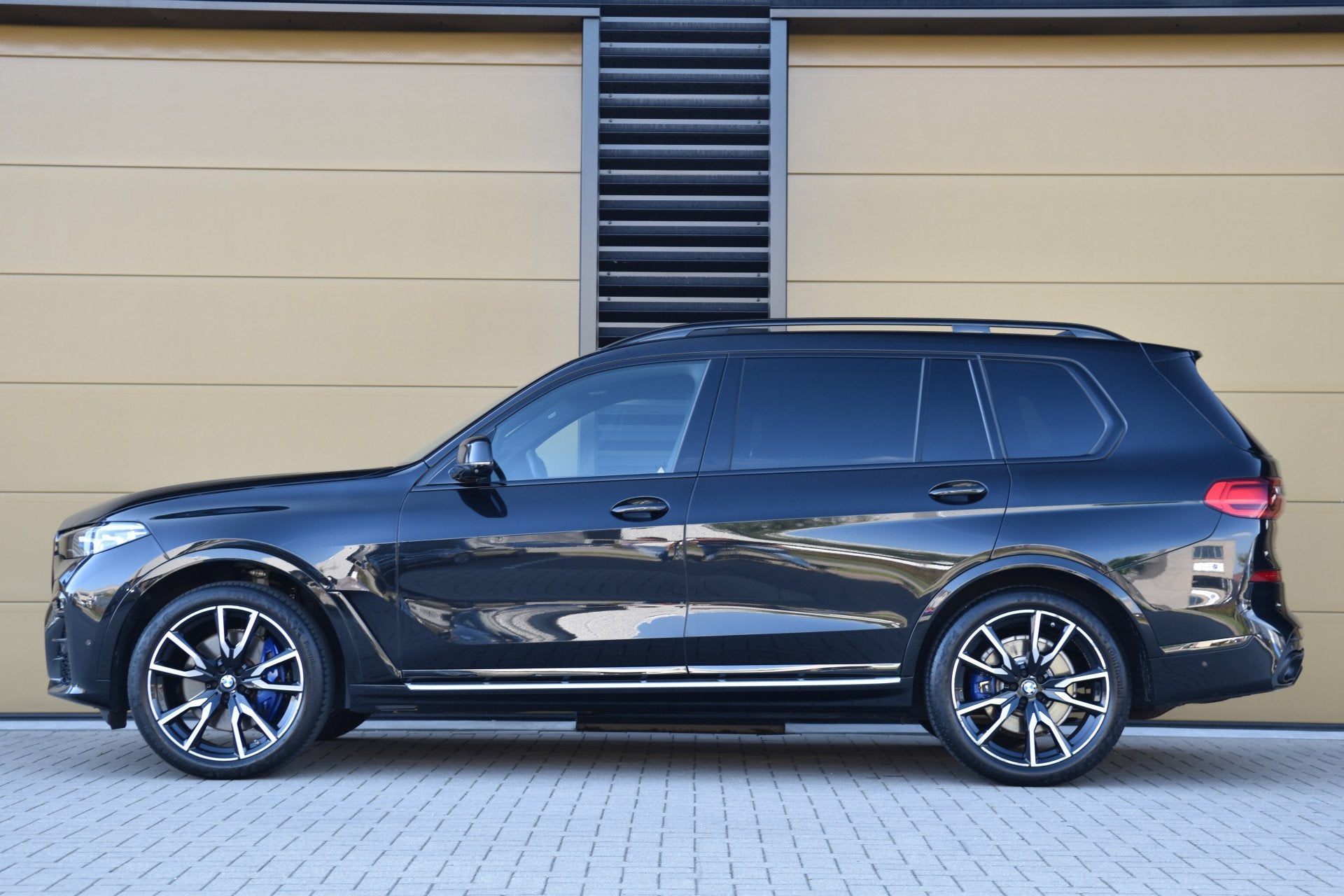 BMW X7 xDrive40i 6p. * M-Sport * Soft-close * Laserlicht * H, Auto's, Dealer onderhouden, Gebruikt, Met garantie (alle), Vierwielaandrijving