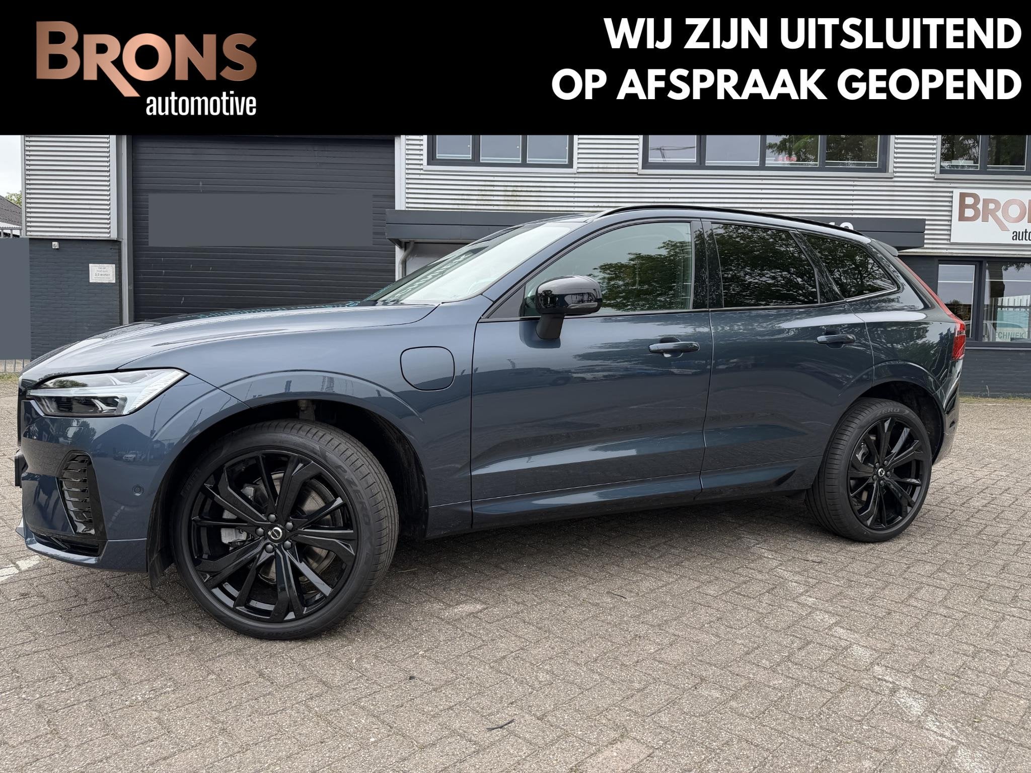 Volvo XC60 2.0 T8 Plug-in hybrid AWD Ultra Dark Facelift mod, Auto's, Automaat, Gebruikt, Euro 6, 4 cilinders