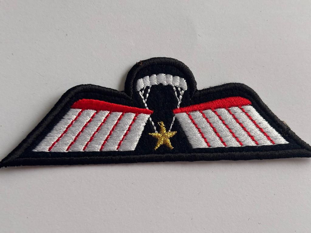 KCT Parawing C. DT. valscherm, Verzamelen, Militaria | Algemeen, Verzenden, Landmacht, Nederland, Kleding of Schoenen