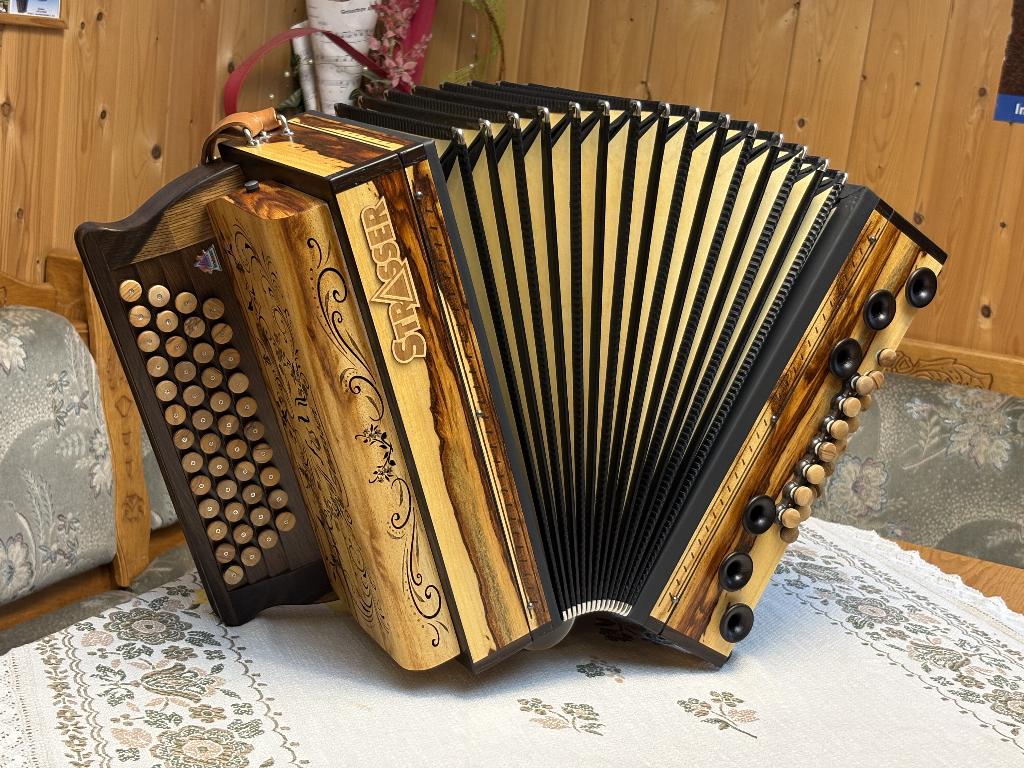 Steirische Harmonika Strasser Hoamat Chen Chen Tigerwood, Muziek en Instrumenten, Accordeons, Overige formaten, Knopaccordeon