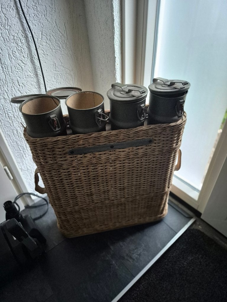 rieten munitie mand militaria, Verzenden, Landmacht, Nederland
