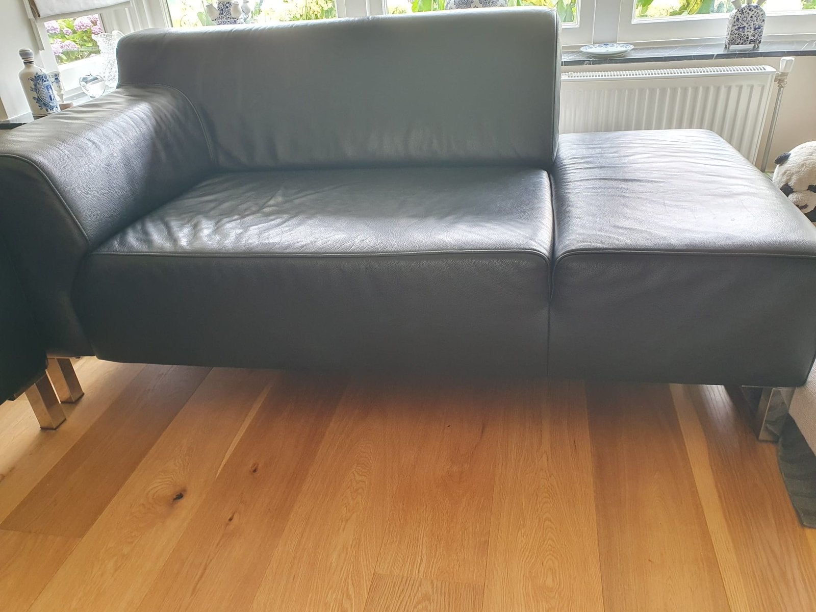 Montèl leren bank met chaise longue links – zwart, Ophalen, Zo goed als nieuw, Vierpersoons of meer, Leer