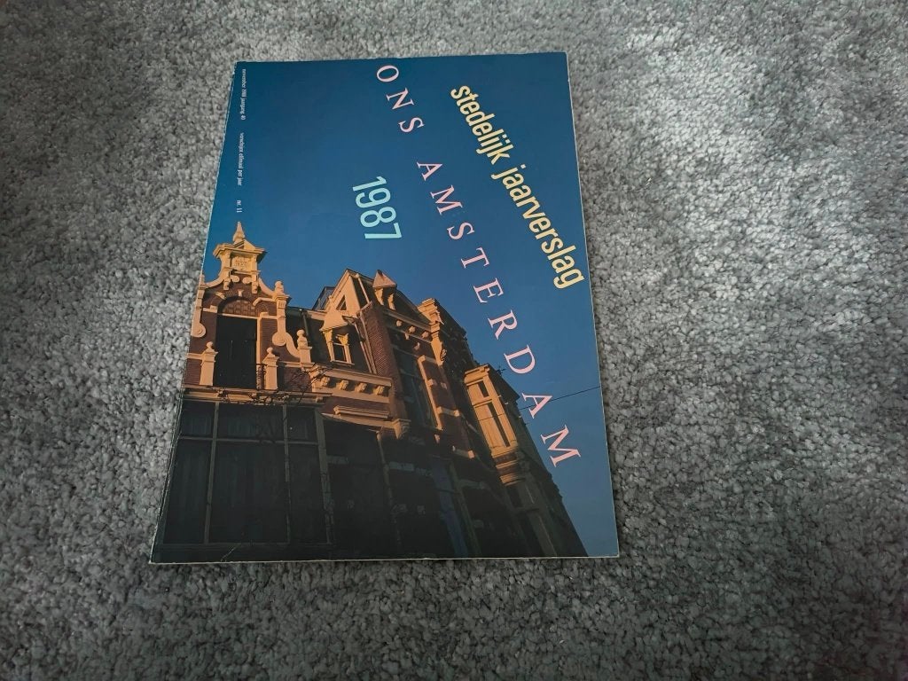 Stedelijk jaarverslag ons Amsterdam 1987 nr 11, Ophalen of Verzenden, 20e eeuw of later, Zo goed als nieuw