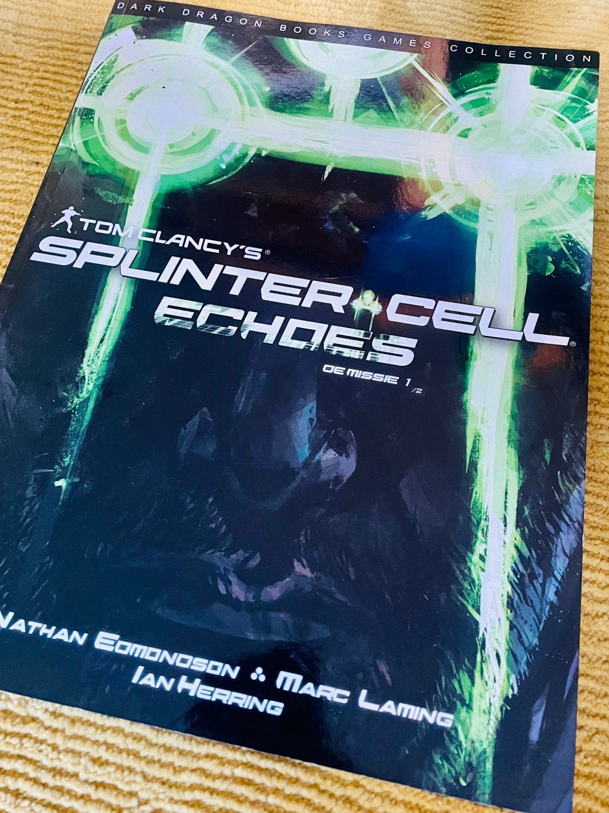 Splinter Cell: Echoes – De Missie 1/2., Ophalen of Verzenden, Zo goed als nieuw