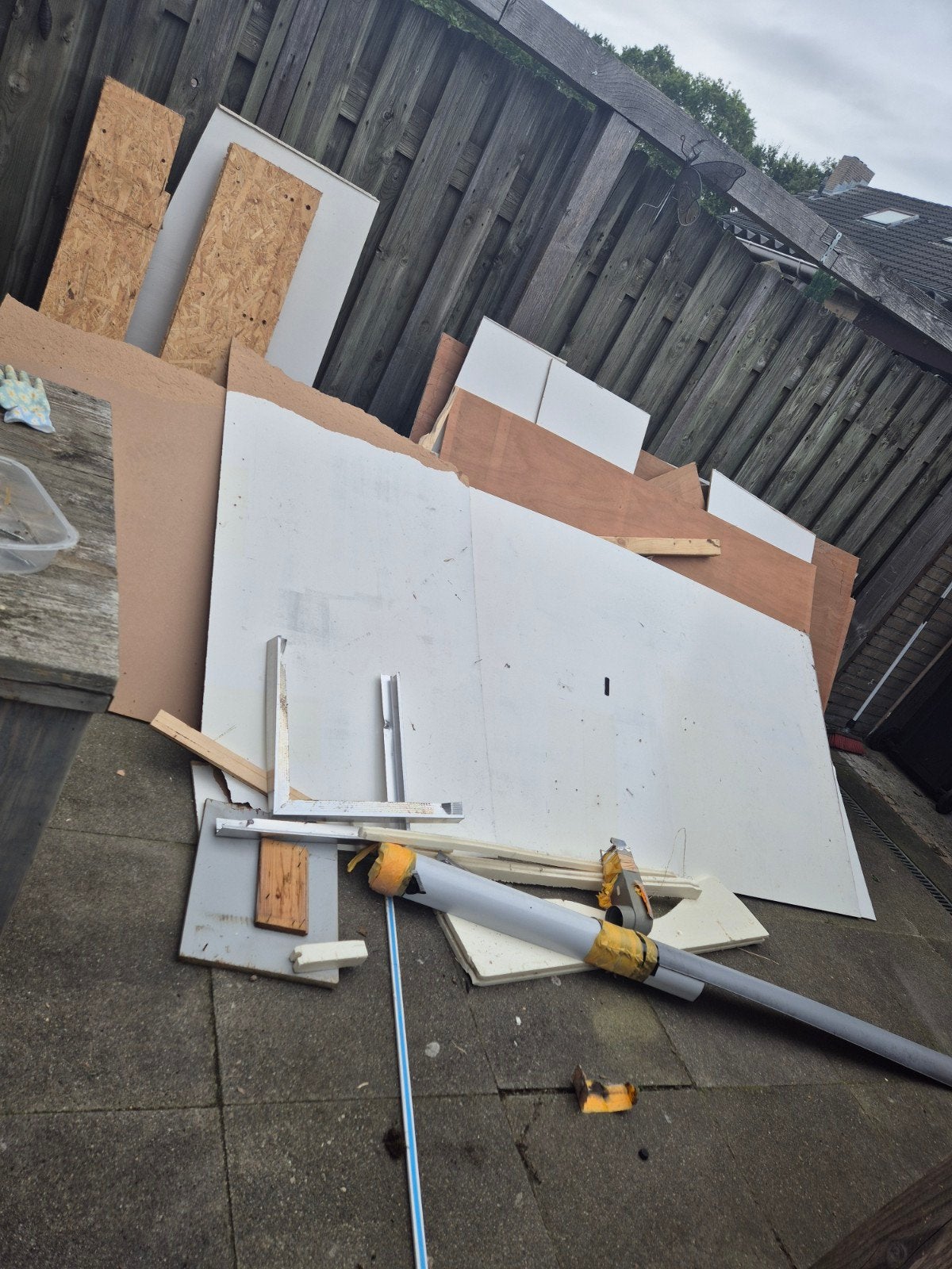 houtafval gratis, Ophalen, Steen of Klei, 15 m² of meer, Dakpannen