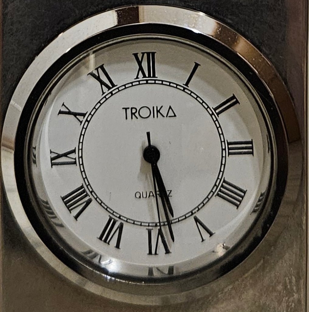 tafelklokje (Vintage TROIKA Tower Clock ), Werkt op batterijen, Ophalen of Verzenden, Zo goed als nieuw, Zilver