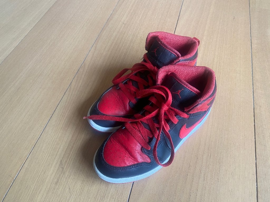 NIKE Air Jordan 1 MID Black/fire red maat 33,5, Gebruikt, Jongen of Meisje, Schoenen, Ophalen of Verzenden