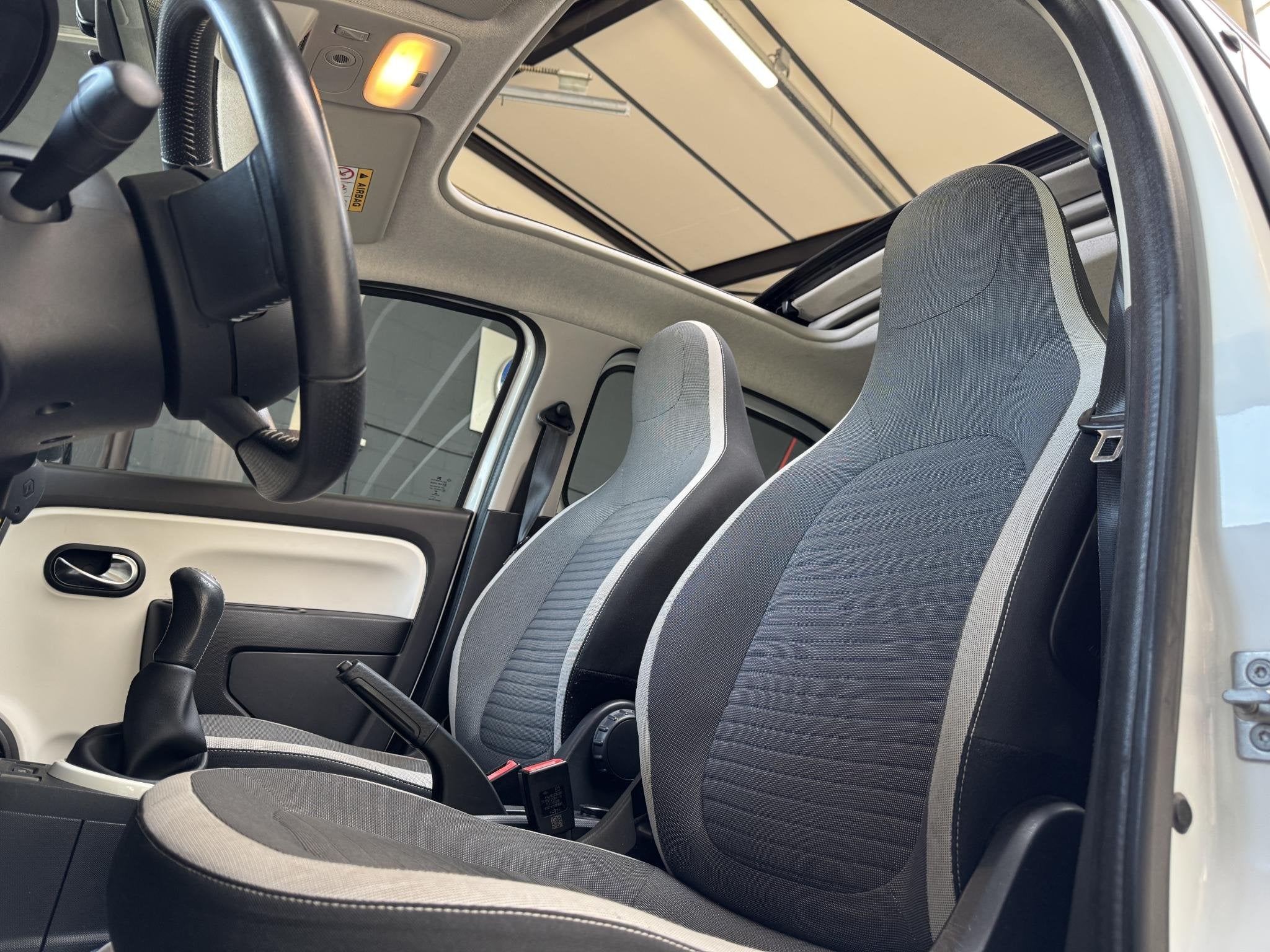 Renault Twingo 1.0 Expression OPEN DAK-AIRCO-CRUISE CTRL-PDC, Gebruikt, 840 kg, 4 stoelen, Wit