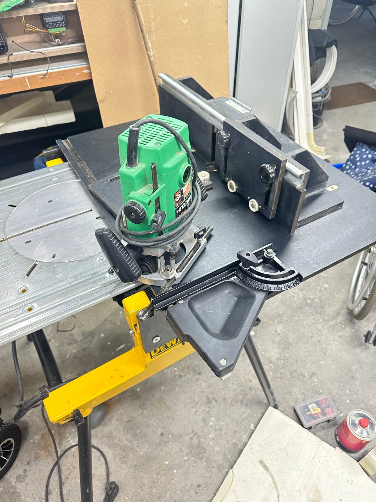 Hitachi M12V Bovenfrees met Freestafel - 1850W, Doe-het-zelf en Verbouw, Ophalen, Gebruikt, Elektrisch, Bovenfrees