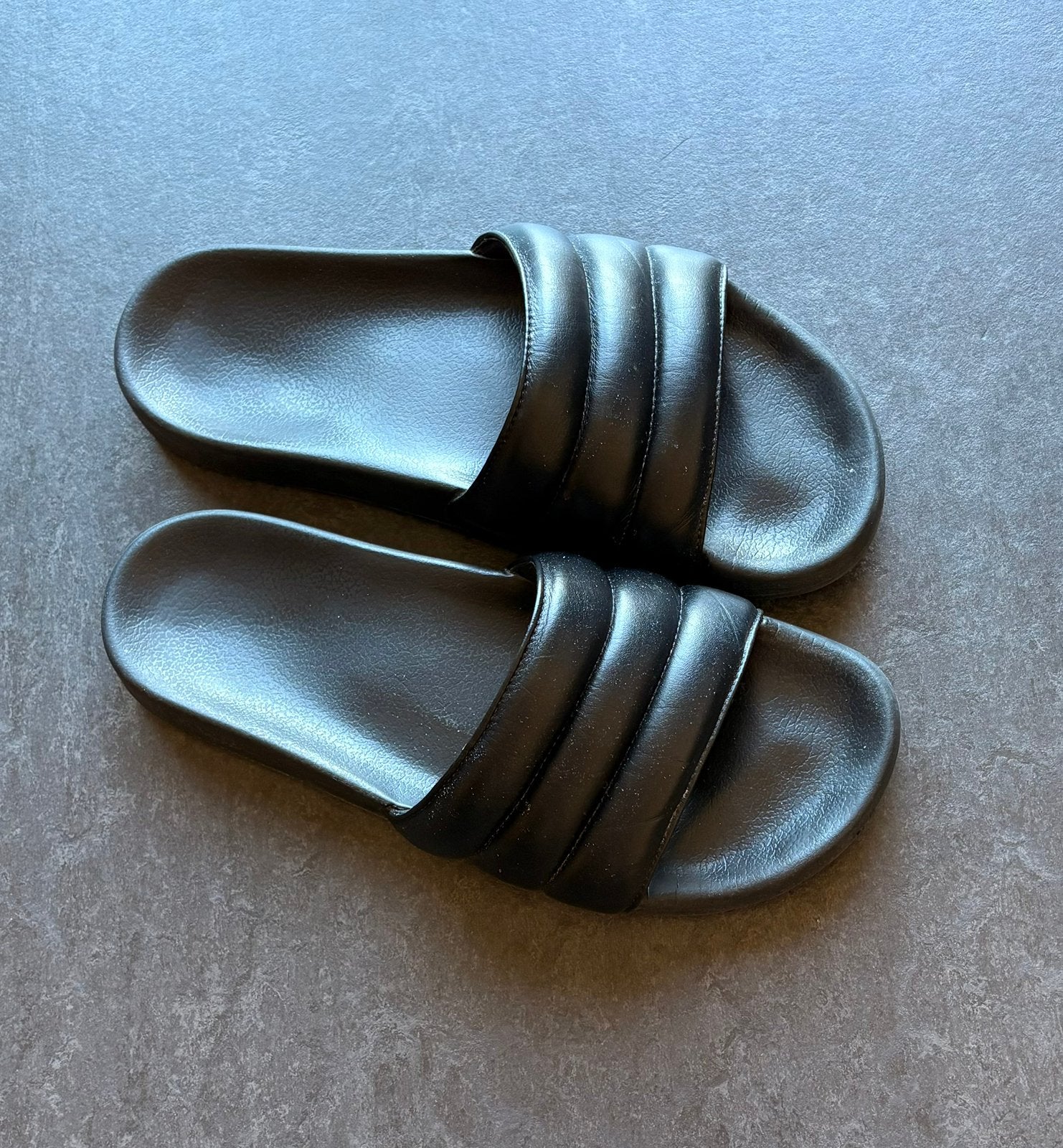 Sandro Paris zwarte kalfsleren badslippers maat 41, Ophalen of Verzenden, Gedragen, Zwart