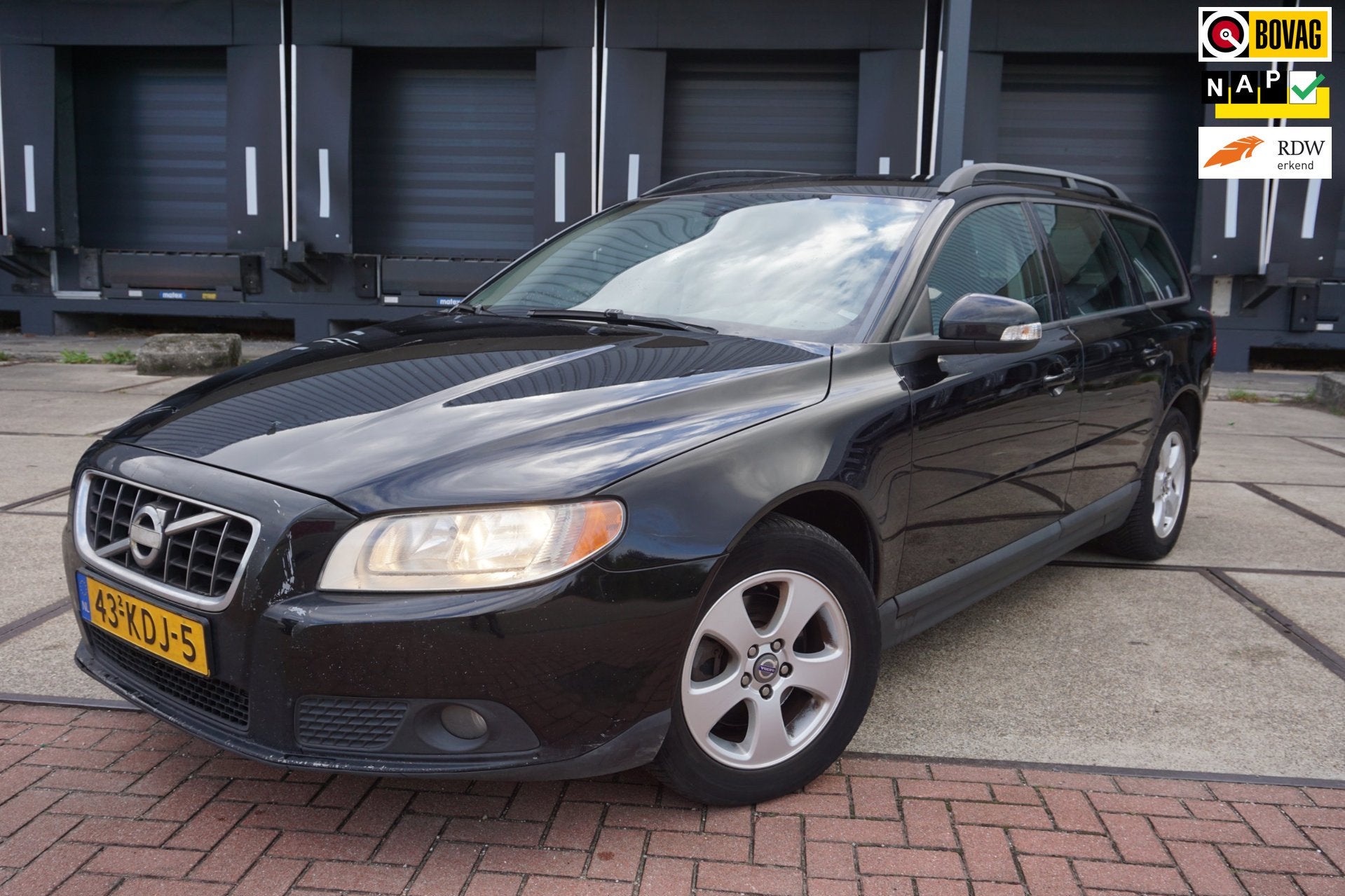 Volvo V70 2.0 Limited Edition, Dealer onderhouden, Gebruikt, Zwart, Zwart
