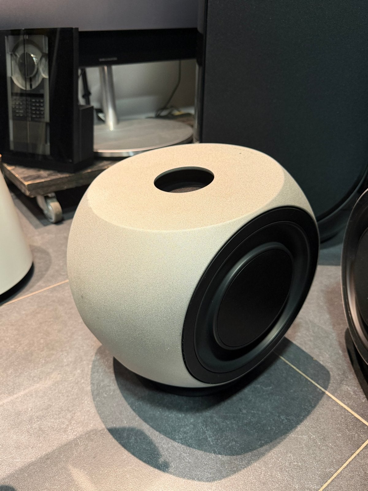 Bang & Olufsen Beolab 2 Subwoofer - Perfecte staat b&o, 150 watt of meer, Gebruikt, Inclusief kabels, Subwoofer