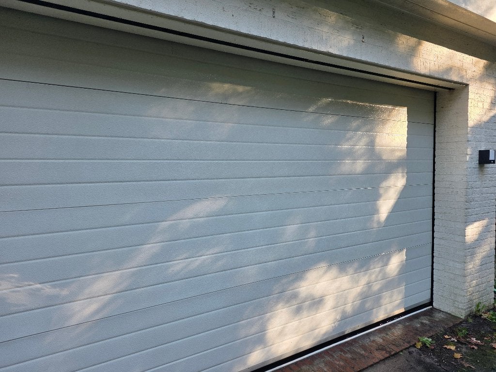 Elektrische garagedeur / sectionaaldeur 548x213 – Somfy, Ophalen, Garagedeur, Kunststof, Gebruikt