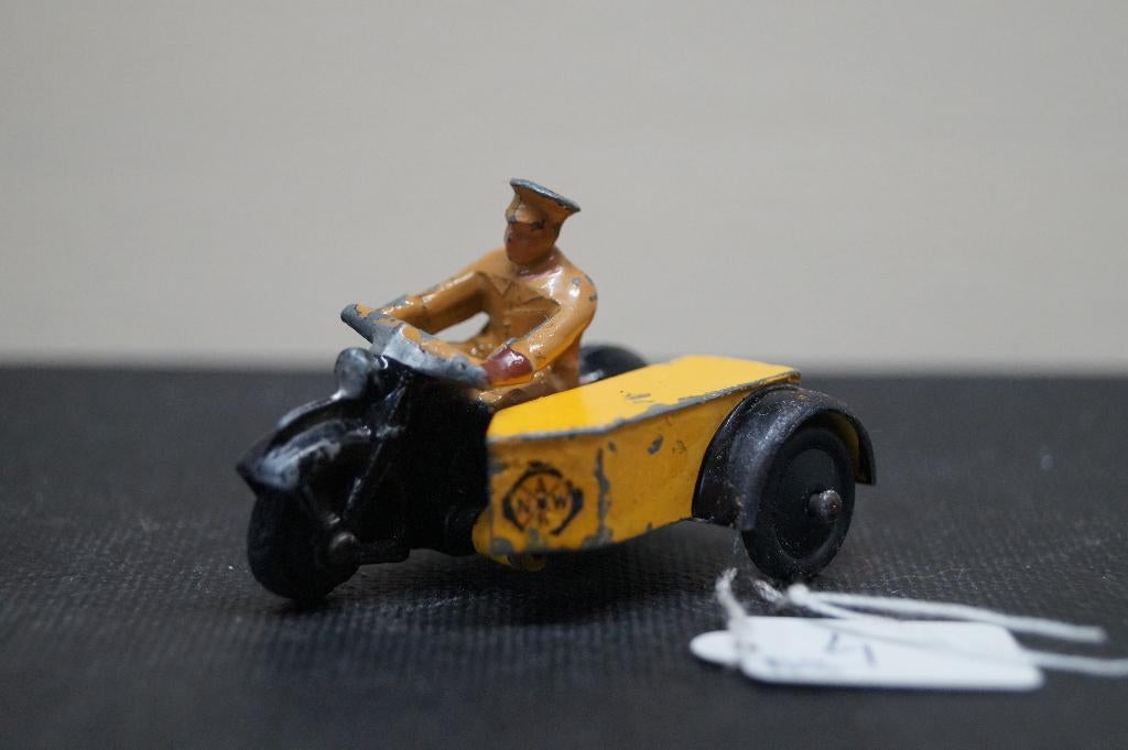 Dinky toy 44B ANWB wegenwacht motor met zijspan. ca 1950 (4), Antiek en Kunst, Verzenden