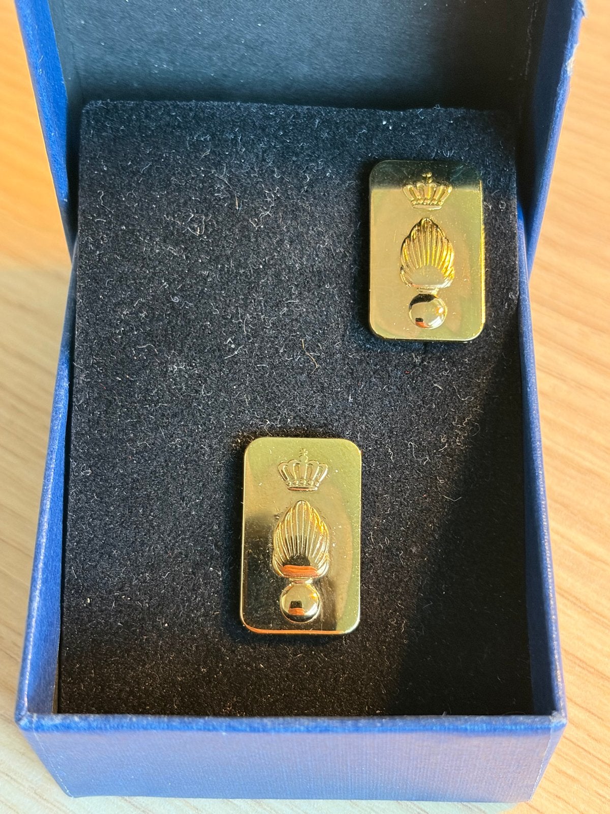 Gouden Manchetknopen met Kroon en Vlam, Ophalen of Verzenden, Nieuw, Overige materialen, Verguld