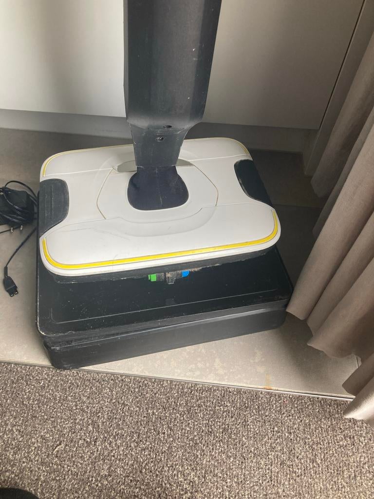 Kärcher draadloze vloerreiniger, Ophalen, Zo goed als nieuw, Schrobmachine