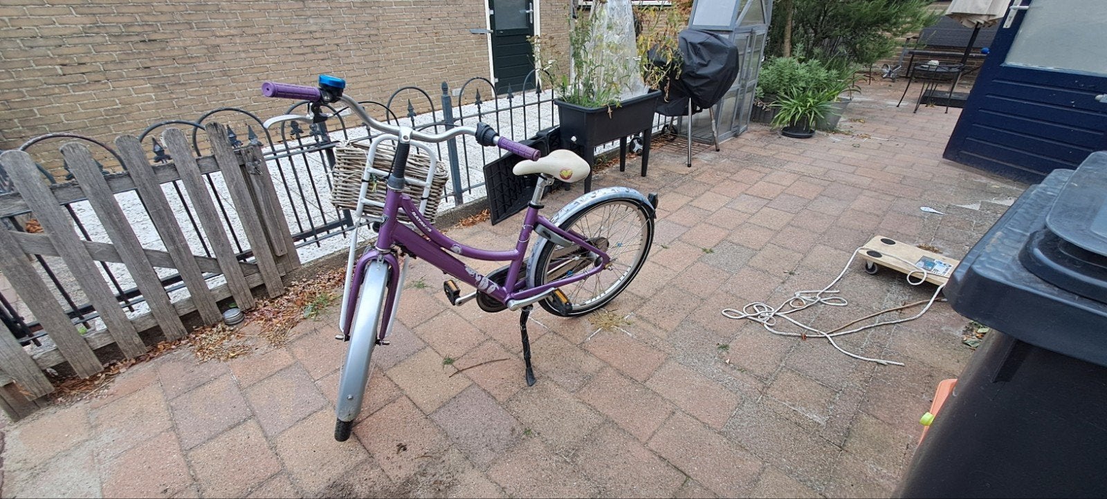 Paarse kinderfiets met mandje en versnellingen, Terugtraprem, Gebruikt, Versnellingen, Ophalen of Verzenden