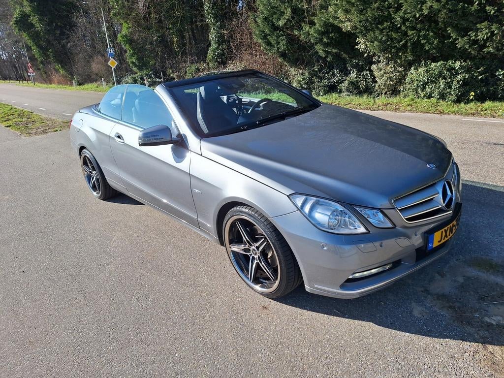 Mercedes-Benz E-Klasse 1.8 E200 CGI Cabriolet AUT 2011 Grijs, Auto's, Achterwielaandrijving, 1800 kg, 4 cilinders, Cabriolet