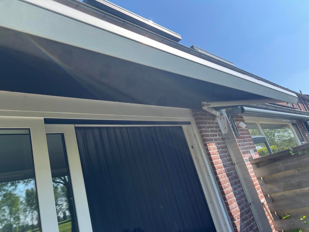 Zwart Knikarmscherm - Elektrisch bediend, Gebruikt, 450 cm of meer, Elektrisch, Ophalen of Verzenden