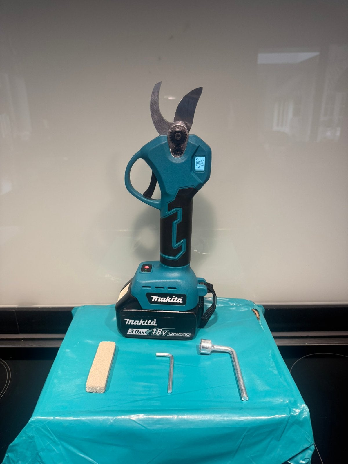 Nieuw: Elektrische Takkenschaar Heggenschaar Makita 18V Accu, Verzenden, Nieuw