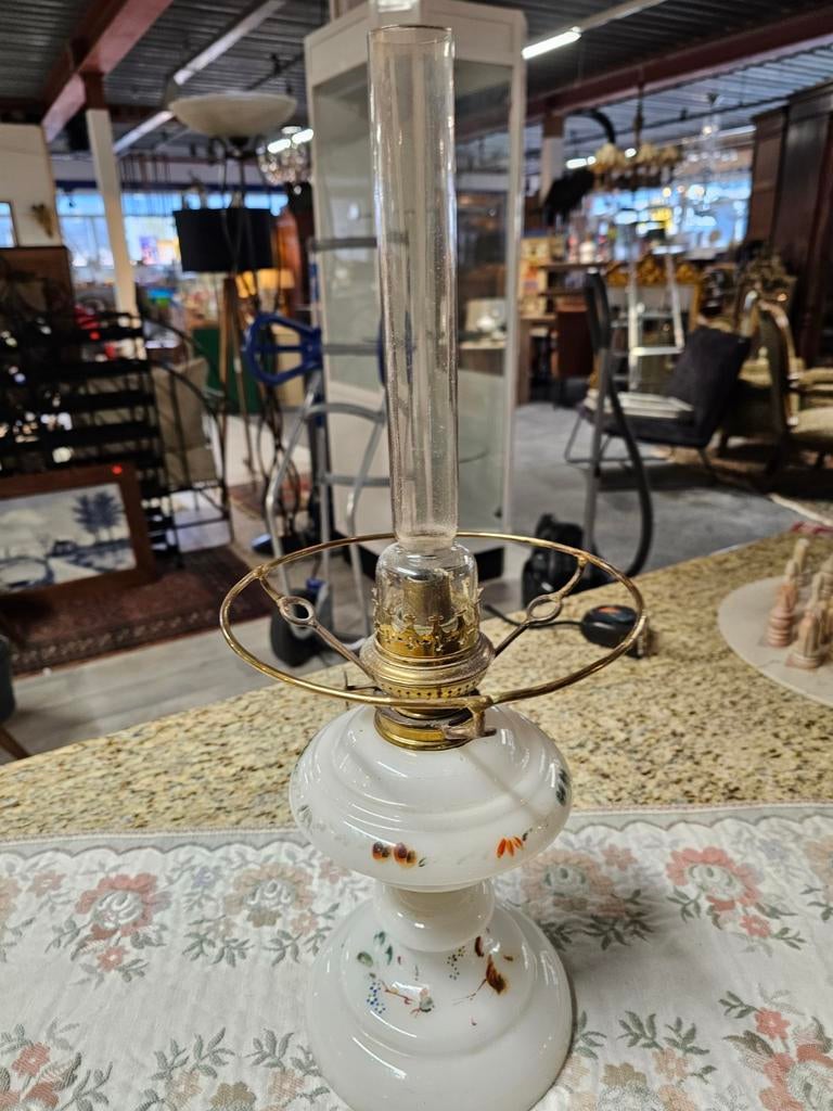 Glazen olielamp met witte kap, Ophalen of Verzenden