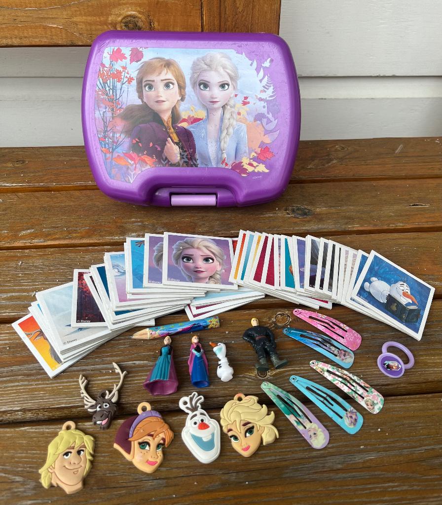 Disney frozen broodtrommel memory spel en poppetjes, Verzamelen, Disney, Ophalen of Verzenden, Overige figuren, Overige typen
