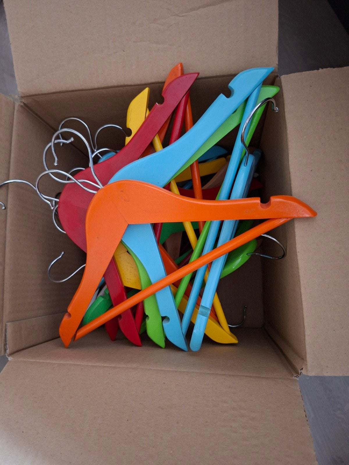 gratis doos kinderkledinghangers, Ophalen, Gebruikt, Jongen of Meisje